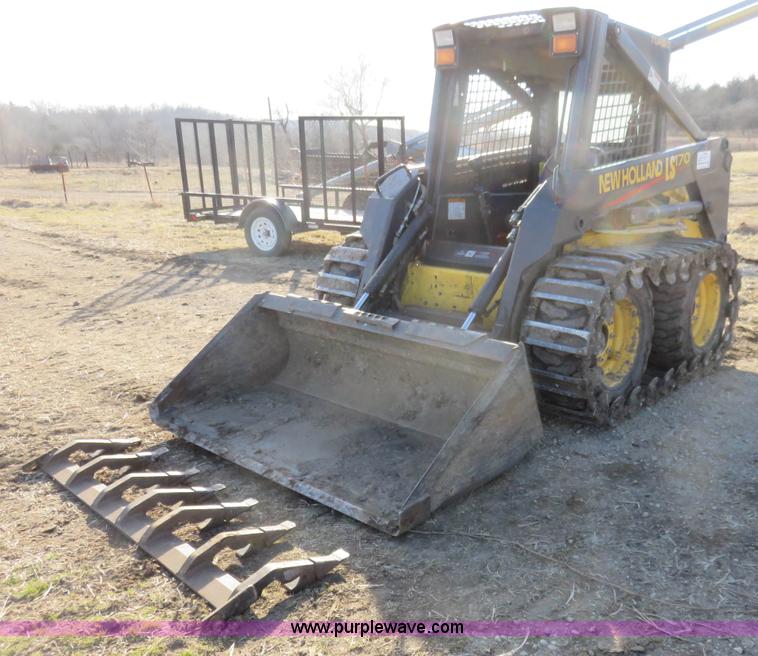 image for item K7186 2004 New Holland LS170 skid steer