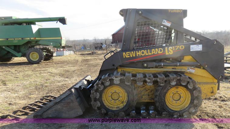 image for item K7186 2004 New Holland LS170 skid steer