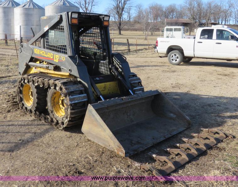 image for item K7186 2004 New Holland LS170 skid steer