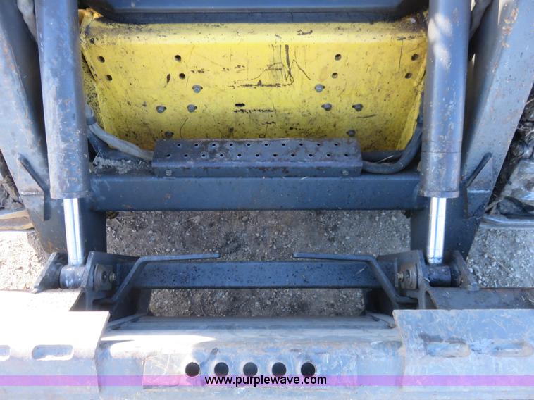 image for item K7186 2004 New Holland LS170 skid steer