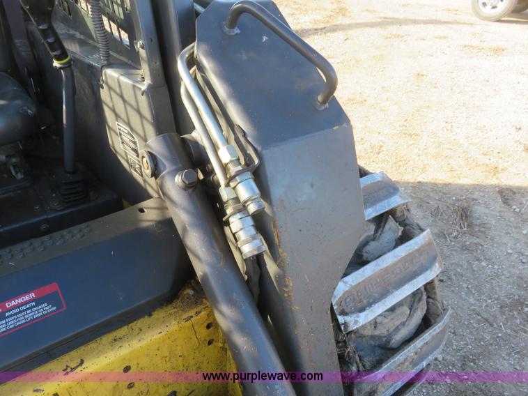 image for item K7186 2004 New Holland LS170 skid steer