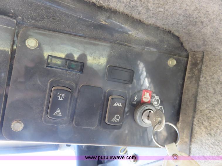 image for item K7186 2004 New Holland LS170 skid steer