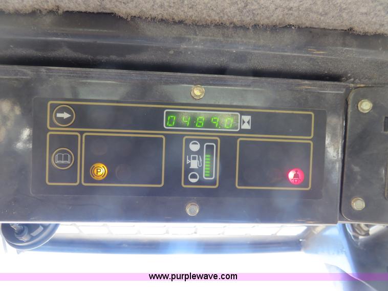 image for item K7186 2004 New Holland LS170 skid steer