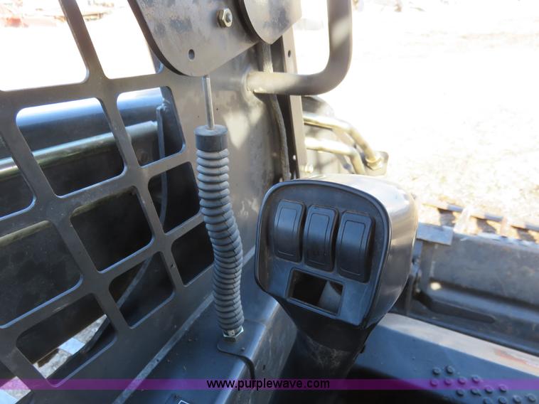 image for item K7186 2004 New Holland LS170 skid steer