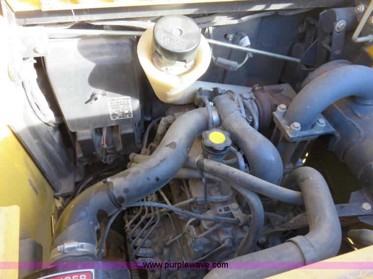 image for item K7186 2004 New Holland LS170 skid steer