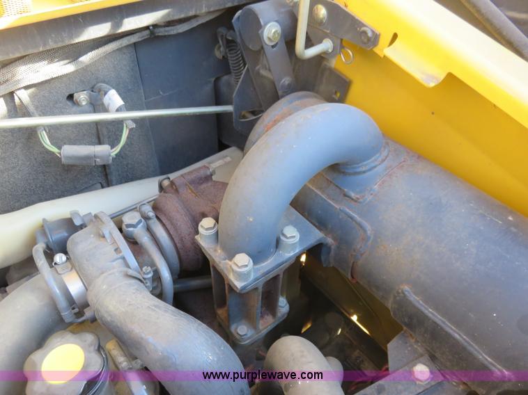 image for item K7186 2004 New Holland LS170 skid steer