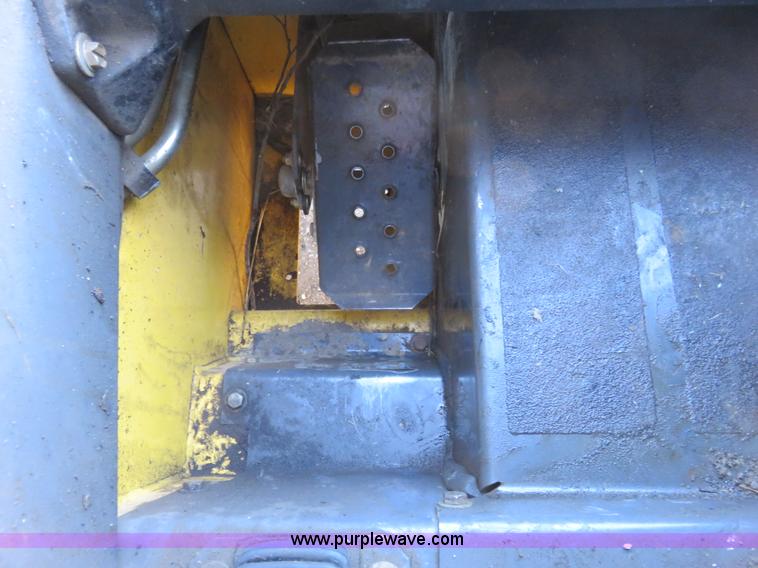 image for item K7186 2004 New Holland LS170 skid steer