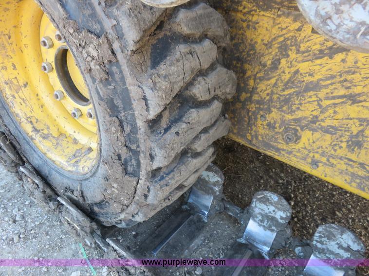 image for item K7186 2004 New Holland LS170 skid steer