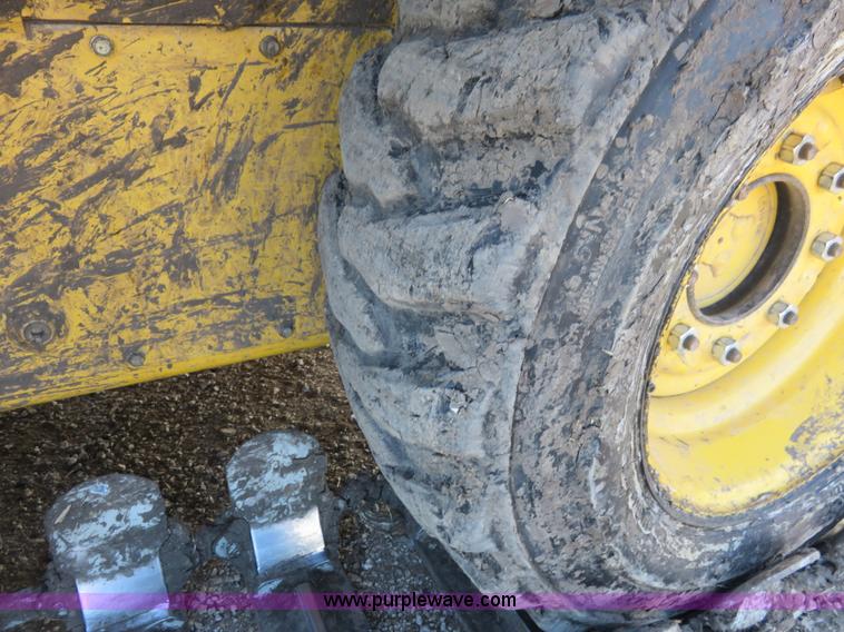 image for item K7186 2004 New Holland LS170 skid steer