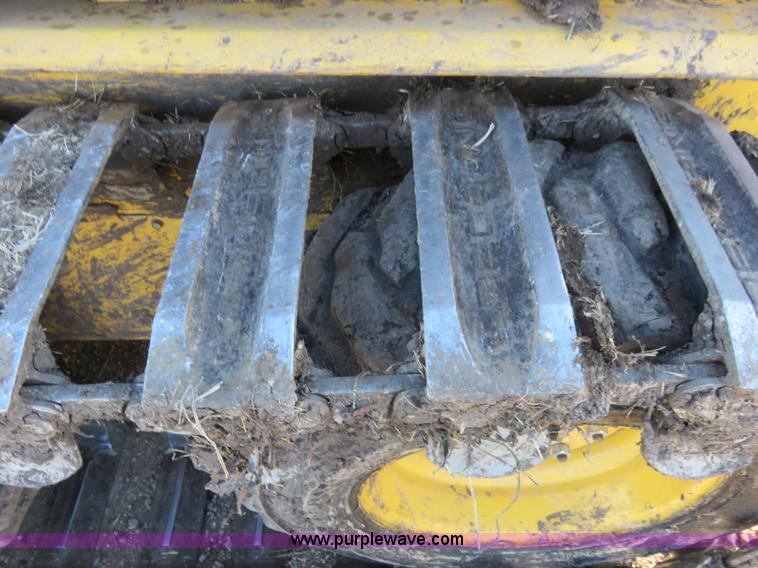 image for item K7186 2004 New Holland LS170 skid steer