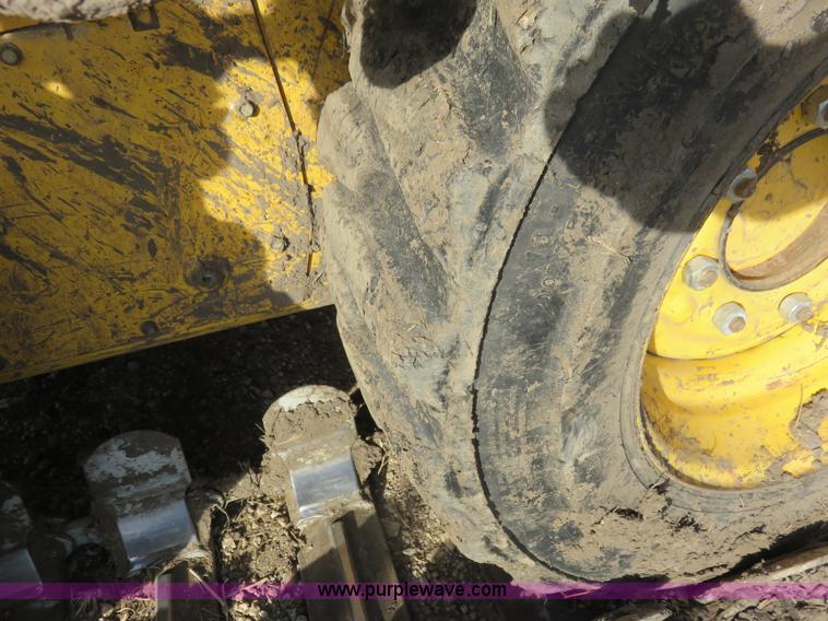 image for item K7186 2004 New Holland LS170 skid steer