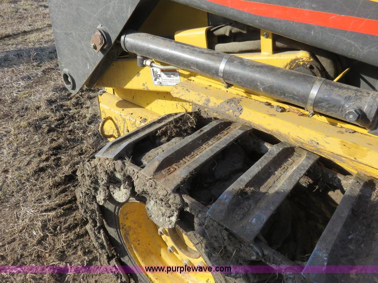 image for item K7186 2004 New Holland LS170 skid steer