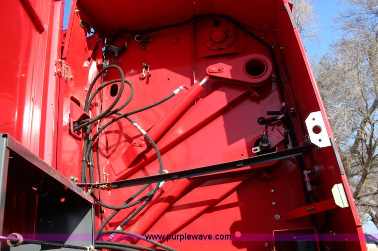 image for item L6602 2011 Massey Ferguson Hesston 2846A round baler