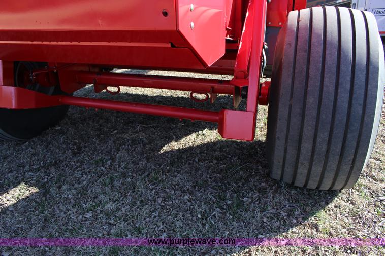 image for item L6602 2011 Massey Ferguson Hesston 2846A round baler