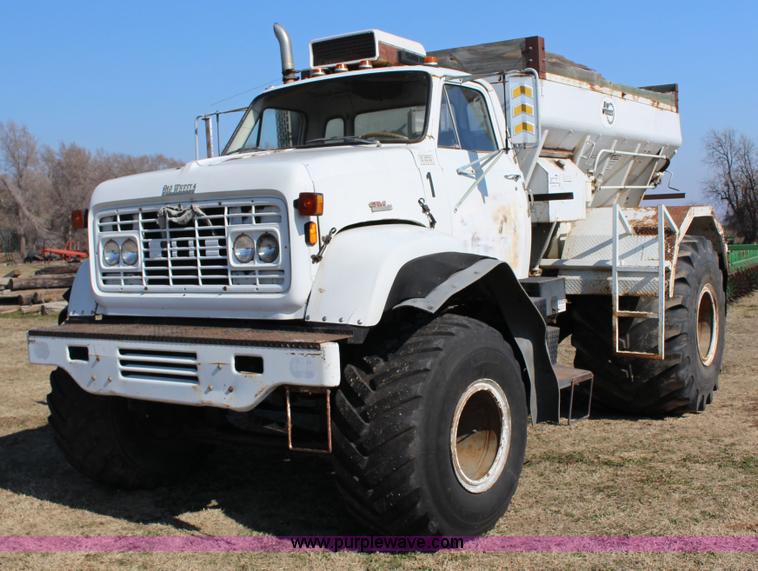 image for item L6613 1978 GMC 7500 Big Wheels applicator