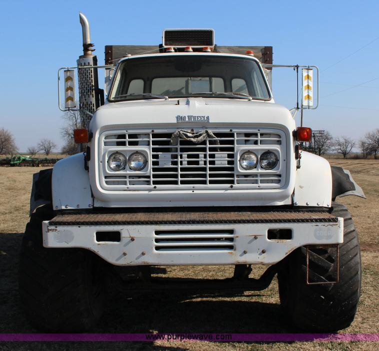 image for item L6613 1978 GMC 7500 Big Wheels applicator