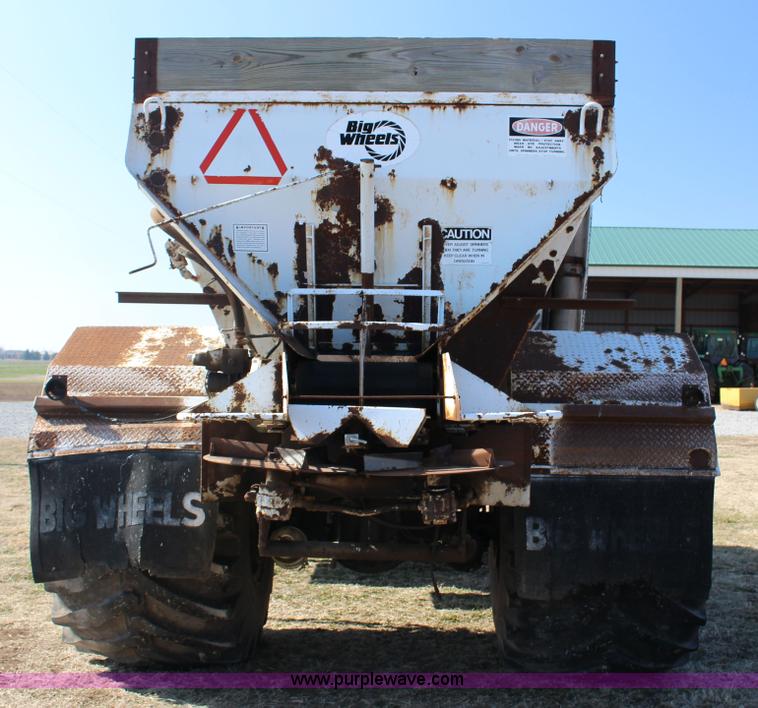 image for item L6613 1978 GMC 7500 Big Wheels applicator