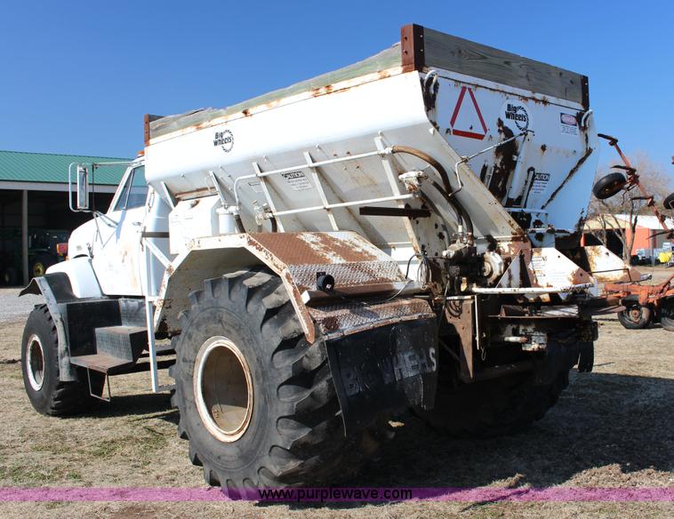 image for item L6613 1978 GMC 7500 Big Wheels applicator