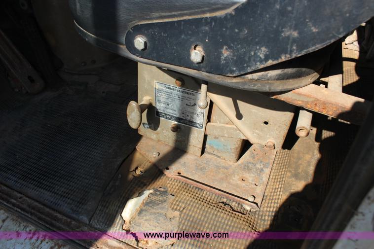 image for item L6613 1978 GMC 7500 Big Wheels applicator