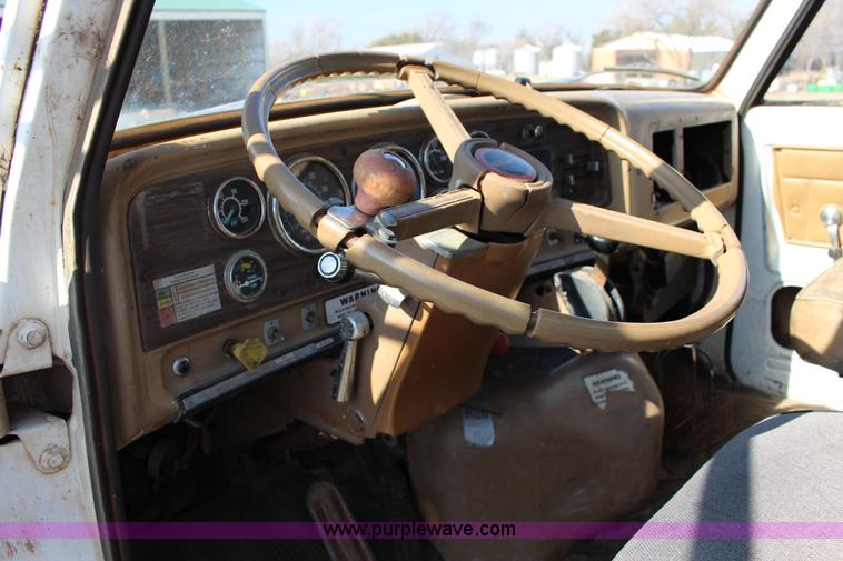 image for item L6613 1978 GMC 7500 Big Wheels applicator