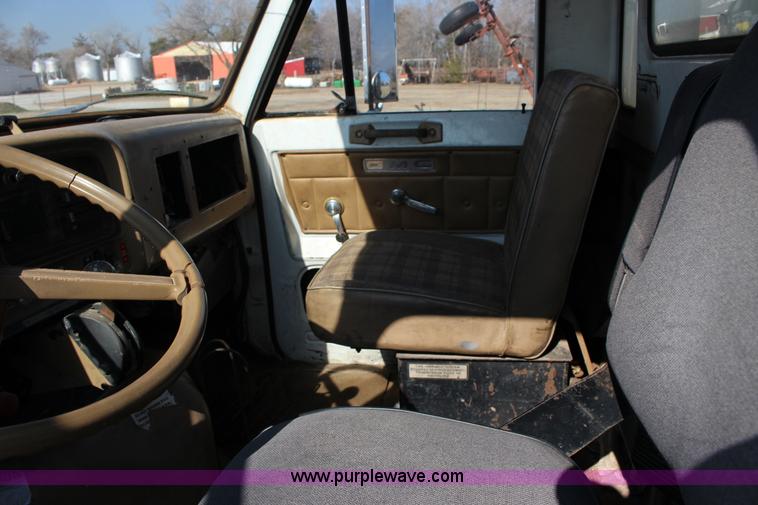 image for item L6613 1978 GMC 7500 Big Wheels applicator