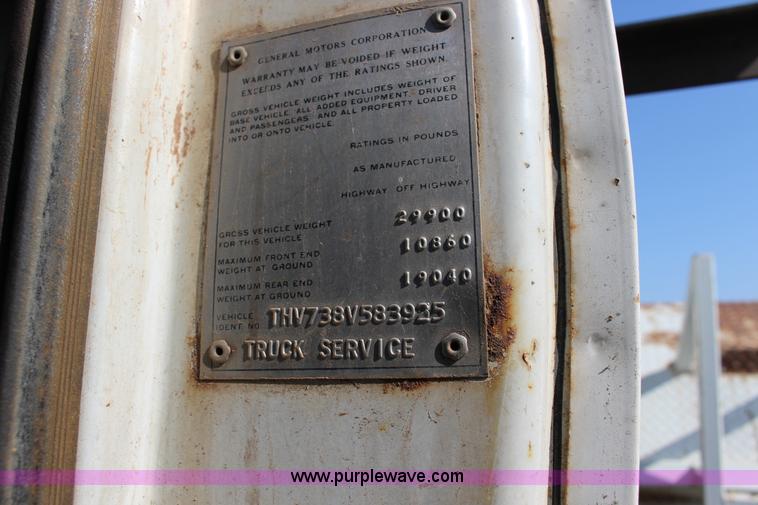 image for item L6613 1978 GMC 7500 Big Wheels applicator