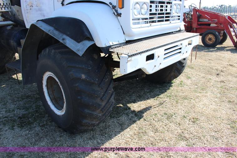 image for item L6613 1978 GMC 7500 Big Wheels applicator