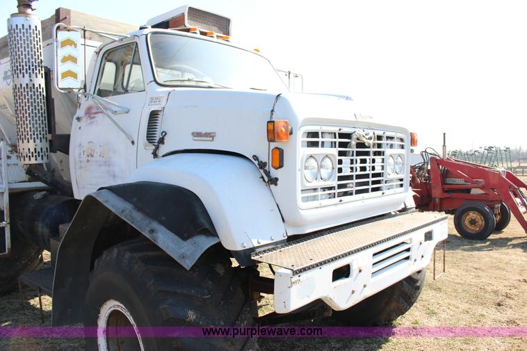 image for item L6613 1978 GMC 7500 Big Wheels applicator