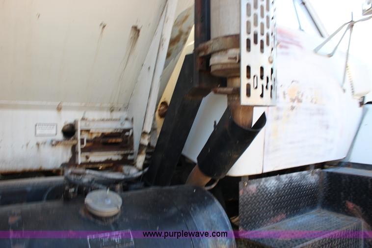 image for item L6613 1978 GMC 7500 Big Wheels applicator