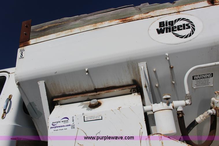 image for item L6613 1978 GMC 7500 Big Wheels applicator