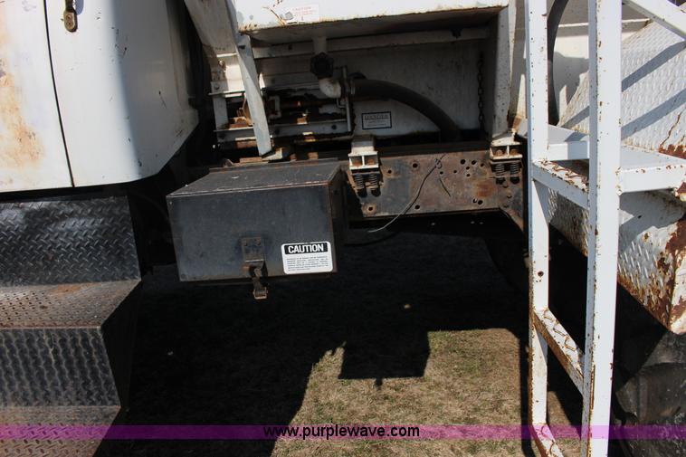 image for item L6613 1978 GMC 7500 Big Wheels applicator