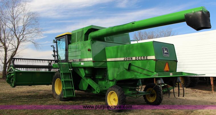 image for item L6620 1980 John Deere 7720 Turbo combine