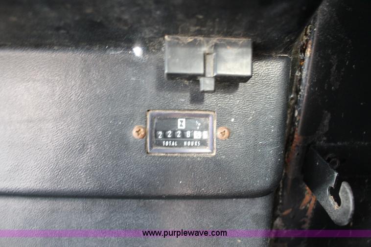 image for item L6620 1980 John Deere 7720 Turbo combine