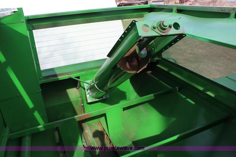 image for item L6620 1980 John Deere 7720 Turbo combine