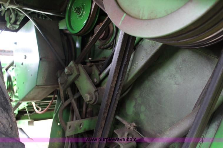 image for item L6620 1980 John Deere 7720 Turbo combine