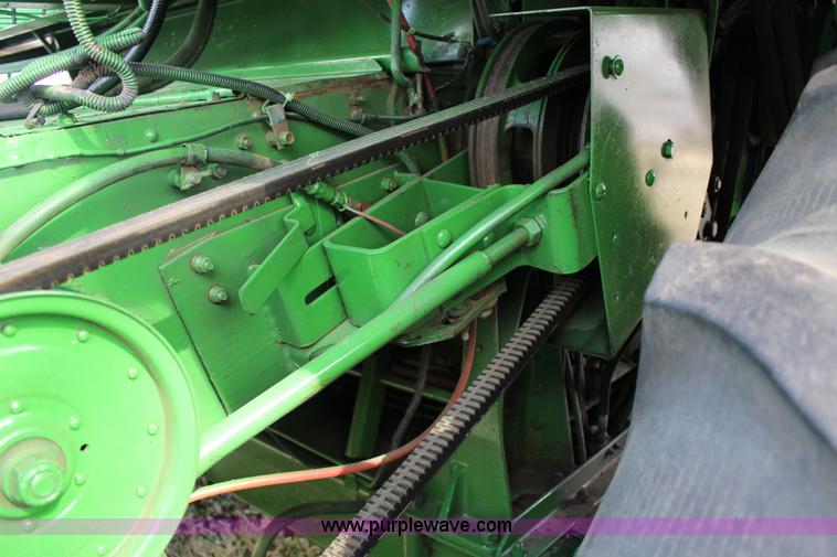 image for item L6620 1980 John Deere 7720 Turbo combine