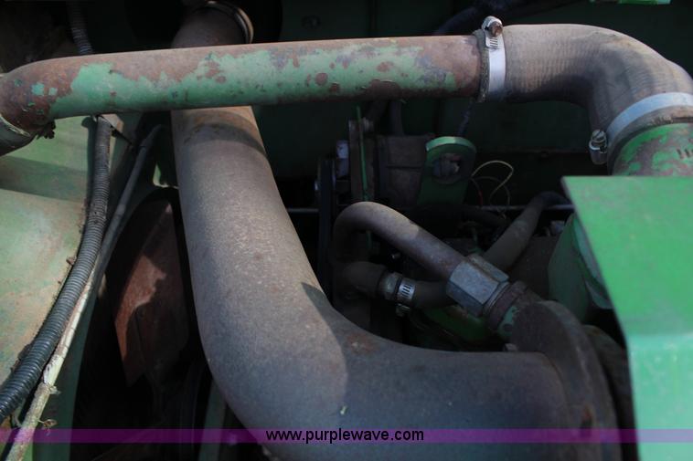 image for item L6620 1980 John Deere 7720 Turbo combine