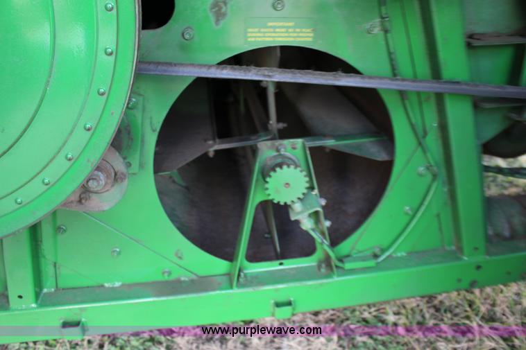 image for item L6620 1980 John Deere 7720 Turbo combine