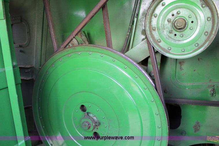 image for item L6620 1980 John Deere 7720 Turbo combine