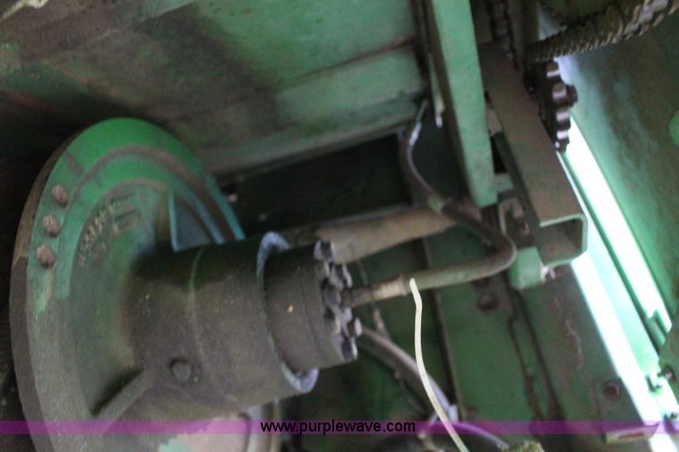 image for item L6620 1980 John Deere 7720 Turbo combine