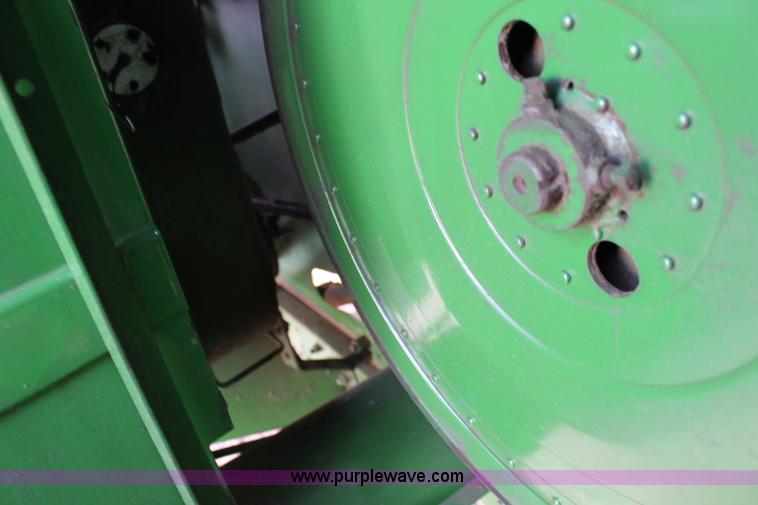 image for item L6620 1980 John Deere 7720 Turbo combine