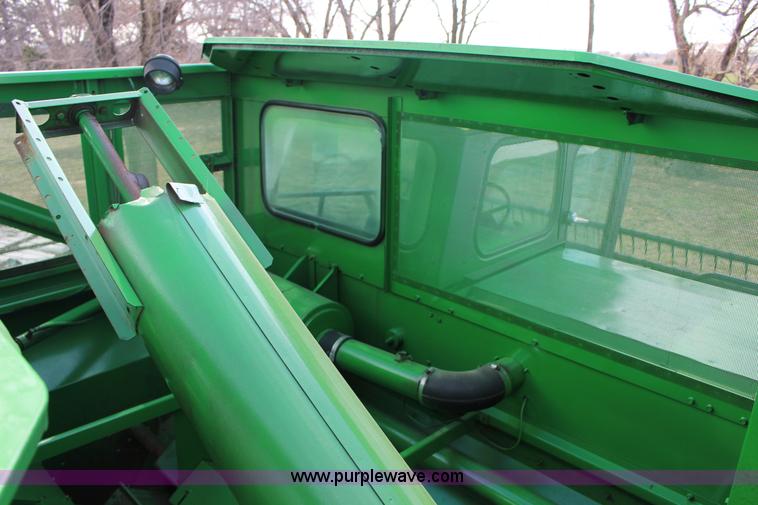 image for item L6620 1980 John Deere 7720 Turbo combine