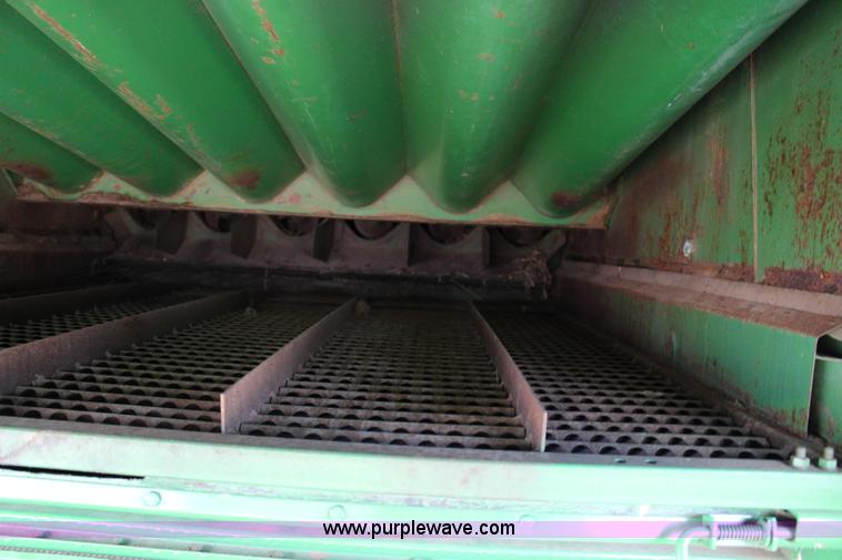 image for item L6620 1980 John Deere 7720 Turbo combine