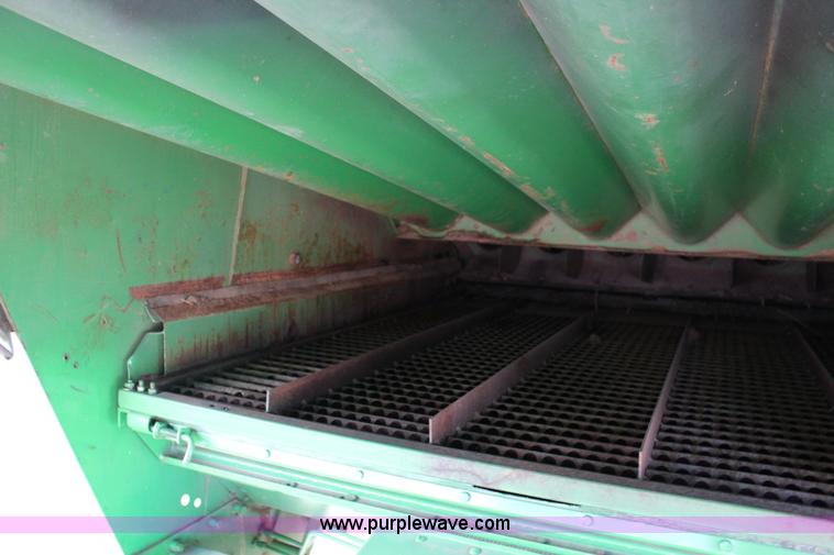 image for item L6620 1980 John Deere 7720 Turbo combine