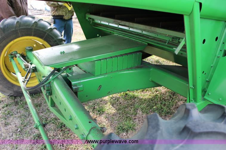 image for item L6620 1980 John Deere 7720 Turbo combine