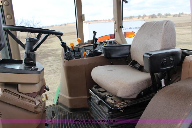 image for item L6635 2001 John Deere 7710 MFWD tractor