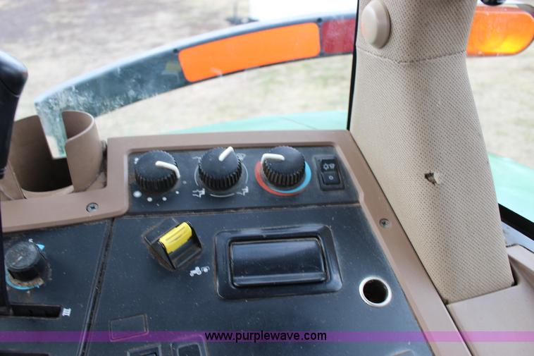 image for item L6635 2001 John Deere 7710 MFWD tractor
