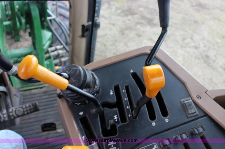 image for item L6635 2001 John Deere 7710 MFWD tractor