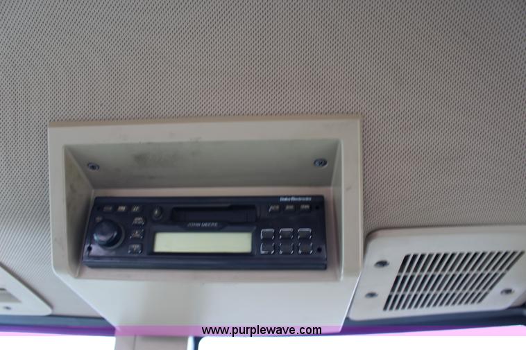 image for item L6635 2001 John Deere 7710 MFWD tractor