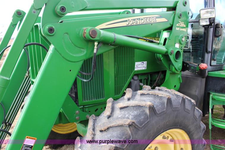 image for item L6635 2001 John Deere 7710 MFWD tractor